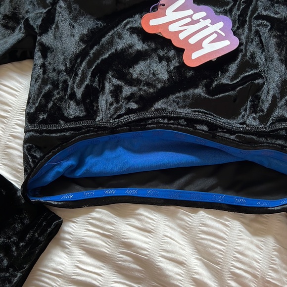 Scoop neck velour top - Picture 2 of 5